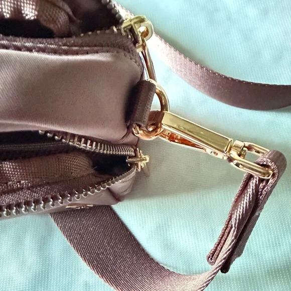 Lululemon Everywhere Crossbody Bag - Picture 7 of 9